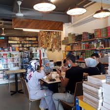 Walaupun kedai buku tradisional di as masih menghasilkan sekitar $ 10 bilion setahun, pendapatan mereka menunjukkan penurunan yang stabil, terutamanya disebabkan oleh memasarkan kedai buku dalam talian anda sangat penting. Kedai Maktabah Nursalam Di Bandar Kuantan