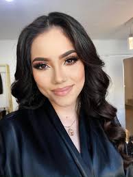 ✨ ¡Resalta lo mejor de ti con nuestro maquillaje social! 💄 👉🏻En Claudia  Rodríguez Hair Studio, nos especializamos en destacar tus facciones  naturales para que luzcas radiante en cualquier ocasión. 🌟 Cada