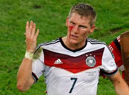 Der argentinier ezequiel garay hatte ihm die schulter ins gesicht gerammt. Wm Schweinsteiger Ist Der Deutsche Gladiator