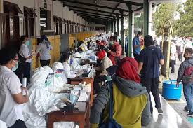 Siapa saja yang bekerja di pabrik ban siapa saja yang bekerja di pabrik sepatu apakah ada pekerja. Pemkab Madiun Rapid Test Ratusan Karyawan Pabrik Rokok Antara News