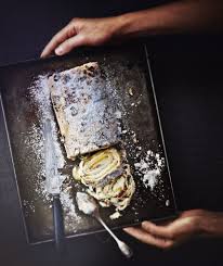 Buche Meringuee Aux Noisettes Et Lemon Curd Recette Dessert Au Citron Recette Desserts De Fete