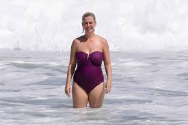 As a popular singer with numerous fans that adore her, katy perry always shows perfect persona to her fans. Katy Perry In A Bikini On Vacation In Hawaii 04 Gotceleb