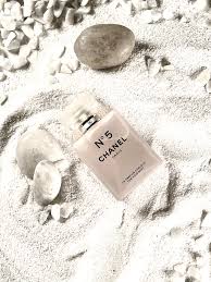 ✨ ⚪ ⚫ ⚜️ ✨ farewelling another gorgeous chanel christmas moon campaign looking forward to the… Candy Crush NÂº5 Toiletries New Campaign From Chanel The Candy Perfume Boy