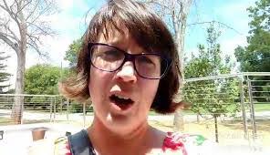 Kari Neely's Instagram, Twitter & Facebook