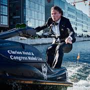 Følg meg i livet som hotelleier og investor. Milliardar Petter Stordalen Crasht Mit Jetski Spektakulare Hoteleroffnung Gourmetwelten Das Genussportal