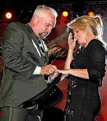 Getty garth brooks and trisha yearwood. How Garth Brooks Wife Trisha Yearwood And Garth Fell In Love