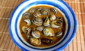 Puedes utilizar caracoles frescos pero si haces como yo y los compras ya cocidos te ahorras el. Caracoles Gordos En Salsa Tradicionales De Cordoba