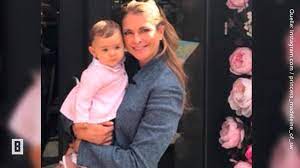 Ihre älteren geschwister sind prinzessin leonore von schweden und prinz nicolas von schweden. Bunte De Adrienne Von Schweden Kuscheln Mit Mama Oma Die Baby Prinzessin Ist Ein Echter Sonnenschein Facebook