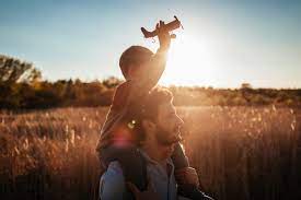 Il 19 marzo è la festa del papà, il giorno perfetto per dimostrare al proprio padre quanto sia speciale, quanto possa essere allo stesso tempo guida e pilastro, quanto la sua figura sia indispensabile all'interno della famiglia. Festa Del Papa Quando E Perche Si Festeggia Storia E Curiosita
