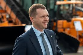 Впервые этого человека я увидела на сплетнике. Aleksandr Malinovskij Genkonstruktor Amkodora Ob Osobennostyah Professii Tehnicheskih Novinkah I Gordosti Zavoda Novosti Belarusi Belta