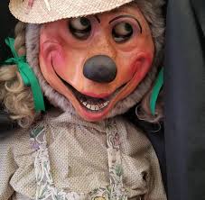 Connor's Mitzi Before and after her face lift + Okefenokee photos 🍕🐻 • •  The old mask Mitzi mask is from the Chimpys Pizza Safari Libertyville  location, but the Mitzi itself is