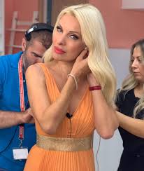 Για όλα τα celebrity news, έλα στο fthis.gr! Elenh Menegakh Ti Symbainei Telika Me Thn Paroysiastria Kai Ton Ant1 Syneidhsh