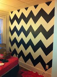 Tan Walls With A Black And White Chevron Wall Would Be Cute Chevron Bedroom Walls White Girls Rooms Chevron Bedroom
