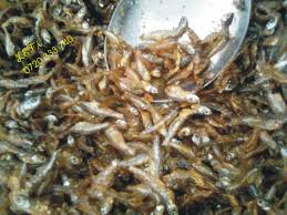 Below i would be sharing how to deep fry onions for any biryani such as hyderabadi chicken biryani etc.and is a very easy procedure to follow. How To Deep Fry Omena Lemon Infused Chili Omena But Take Care That You Don T Remove All Of The Oily Coating Kala Briseno