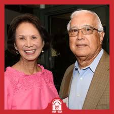 The SAC Staff Senate recognizes Roxanne Barrera, Coordinator of Program  Development at @sacscobee, as the first recipient of the “Senator Superstar  Award.” Roxanne has gone above and beyond her role as treasurer