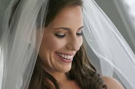 Como les he dicho hay muy poco material de esta. Patient Laura B Porcelain Veneers Before And After Gallery