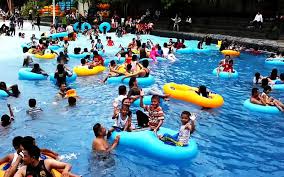 Ketimbang kolam renang, sebaiknya pilih kolam renang dari karet untuk meminimalkan dampak buruk, seperti iritasi akibat kaporit. Planet Waterboom Subang Alamat Wahana Promo Tiket