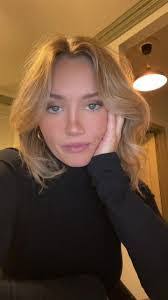 Alyssa Gwin's Instagram, Twitter & Facebook