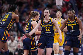 Caitlin Clark sets career high in rebounds and shoots efficiently as Fever  keep win streak alive | Marca