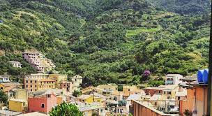 La casa paterna di andrea zanzotto può essere il punto di riferimento per un viaggio che intreccia luoghi, biografia e opere attraverso una narrazione fatta di immagini, suoni, letture e interattiva. La Casa Di Andrea Relais Monterosso Al Mare Agoda Com