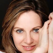 Ana Graham's Instagram, Twitter & Facebook