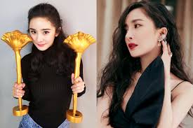 Jun 12, 2021 · 34歲女星楊冪不僅是票房保證，她投資的經紀公司「嘉行傳媒」更是捧紅大批一線明星，讓楊冪在公司的地位無人可比。昨（11日）有網友偶遇楊冪，發現她身邊有三名助理在「伺候」她，其中一人還蹲下幫楊冪穿鞋，但她 æ¥Šå†ªç² å¹´åº¦æœ€ç¾Žéº—å¥³äººçŽ æ› ä¹³éœœ åŠå¹´æ›ä¸€æ¬¡ åŽŸå› éœ‡é©šç¶²å‹ å¥³äººæˆ'æœ€å¤§