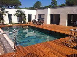 amenagement de terrasse de piscine en bois exotique ipe visserie cachee avec margelle bois outdoor decor outdoor pool