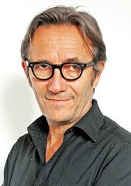 Michael Batz fotografiert auf der Schiffsfahrt „Light of Dance“ Dieses Jahr  wieder mit seiner tollen Licht Inszenierung auf der Alsterschiff MIT2WO  Veranstaltung . . . Photo: Markus Galic @markusgalic #lichtkünstler  #blueport #darstellenderkünstler #