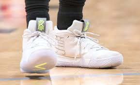 The lightweight fabric upper hugs the foot for comfort and support and provides maximum breathability. Kyrie Irving Nike Kyrie 4 White Glow In The Dark Sneaker Bar Detroit
