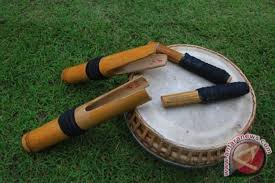 Di bawah ini ada 7 alat musik tradisional indonesia yang terkenal dan mendunia telah dirangkum dari berbagai sumber, rabu (11/3). Mengenal Alat Musik Daerah Gorontalo