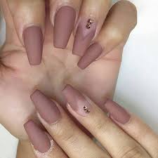 Resalta tu hermosa piel morena llevando estos colores. 15 Ideas De Colores P Unas De Piel Morena Manicura De Unas Disenos De Unas Unas Hermosas