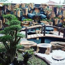 Tukang Kolam Dekorasi Tebing Di Denpasar Kota Bali Jasa Tukang Kolam Tebing Air Terjun Di Denpasar Kota Bali Jasa Pembuatan Kol Di 2020 Taman Kolam Desain Kebun Modern