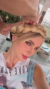 Amo estas extensiones en forma de cola porque son muy versatiles, ayudan a  dar abundancia y largo a mi pelo. Ademas son super sencillas de utilizar. ,  Las consigues en @delareina.beauty , #publicidad