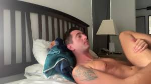 Guy jerking on YT live stream - ThisVid.com