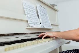 Ada beberapa macam tanda dinamik, yaitu : Pengertian Dinamika Musik Dalam Lagu Fungsi Dan Jenis Jenisnya Semua Halaman Kids