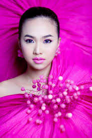 Đinh Ngọc Diệp quyến rũ với sắc hồng sen và tím