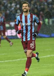 Süper lig ekiplerinden konyaspor'da forma giymektedir. 15 Ugur Demirok