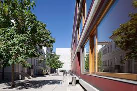 Tedesco (65,6%),francese (22,8%),italiano (8,4%),romancio (0,6%). Usi Universita Della Svizzera Italiana Rankings Fees Courses Details Top Universities