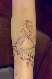 This tattoo does not have sharp and clear lines, colors spill over into each other, so that it is a true work of art. Alice In Wonderland Tattoo I M Just A Little Girl Color Outline Disney Tattoo Done At Sorry Mom Tattoo Art Studio J Wonderland Tattoo Disney Tattoos Tattoos
