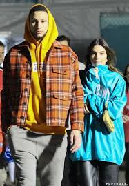 Surprise — in case you did not know, the top model kendall jenner snuggles up to her very own man every night, ben simmons, an nba player for the philadelphia 76ers. Kendall Jenner And Ben Simmons At The 2020 Super Bowl Kendall Jenner S Super Bowl Outfit Came With A Tiny Yellow Bag And A Side Of Ben Simmons Popsugar Fashion Photo 5