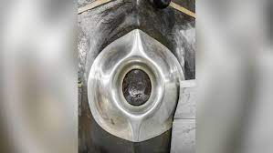 Adapun panjang sisi yang berada di bagian pintu dan bagian yang searah dengannya adalah 12 meter. Fqfwih3m4om 4m