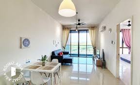Apartment rent in los angeles has increased by 6.5% in the past year. 3 Bedroom 2 Bathroom Condominium For Rent At Evoke Residence Pet Friendly Roomz Asia