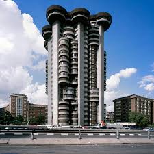 Torres blancas es un ícono de la arquitectura organicista en españa. Francisco Javier Saenz De Oiza Torres Blancas Sosbrutalism