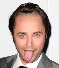 Sou ingénua por pensar que a testa do Vincent Kartheiser estava mesmo a  recuar? Que dedicação ao Pete Campbell! : r/madmen