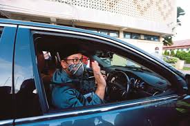 Isteri menteri besar, datin seri nomee ashikin mohammed radzi, berkata selain membantu menyediakan pengangkutan, beberapa bantuan lain akan diberikan kepada mereka. Jumpa Di Seri Satria Seloroh Ahmad Faizal