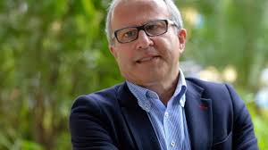 Los entrenadores de baloncesto homenajean al tinerfeño Felipe Coello con el  premio Raimundo Saporta