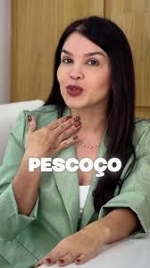 Muitas pessoas cuidam do rosto, mas esquecem de olhar para o pescoço — e é  exatamente aí que os sinais de envelhecimento mais aparecem., A flacidez,  as linhas finas e a perda de colágeno nessa região ...