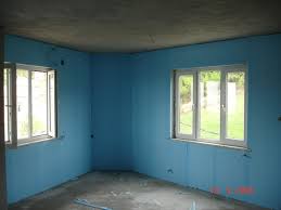 Isı yalıtım nedir sorusunun yanıtı, yalıtım malzemelerinin binaları yazın serin, kışın sıcak tutarak ısı dengesinin ideal seviyede kalmasına yardımcı olmasından geçer. Isi Yalitim Mantolama