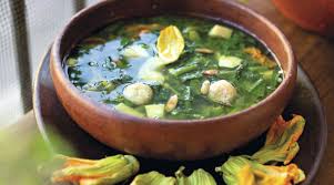 Colocamos la masa en un recipiente y amasamos con un poco de agua durante 1. Receta Sopa De Guias Con Chochoyotes Turimexico