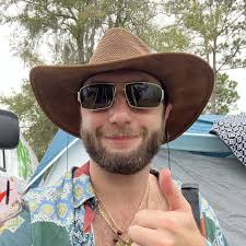 Devon Shuster's Instagram, Twitter & Facebook